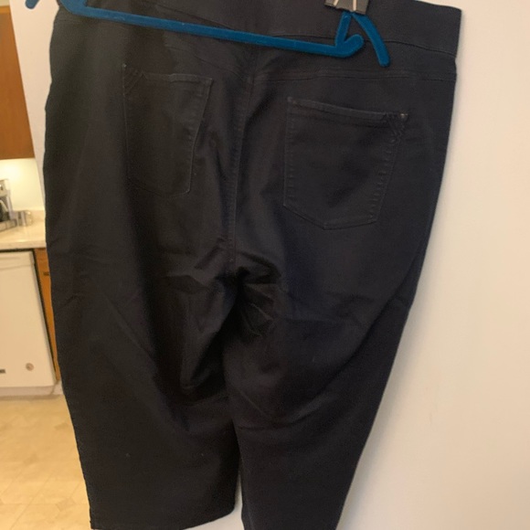 Intro Love the Fit brand capri pants - Picture 3 of 6